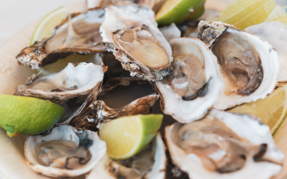 14 Best Oyster Happy Hour Spots in Seattle