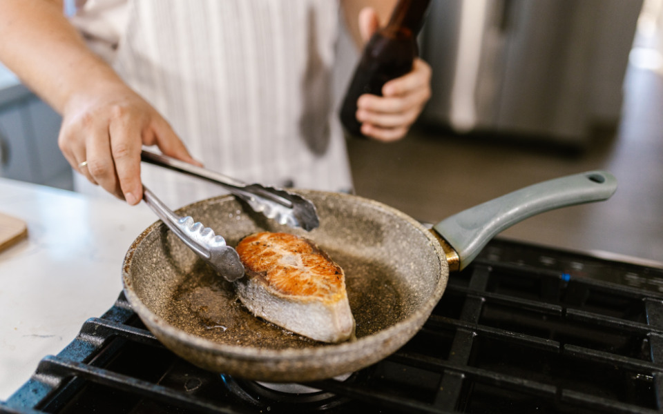 what is the minimum cooking temperature for fish