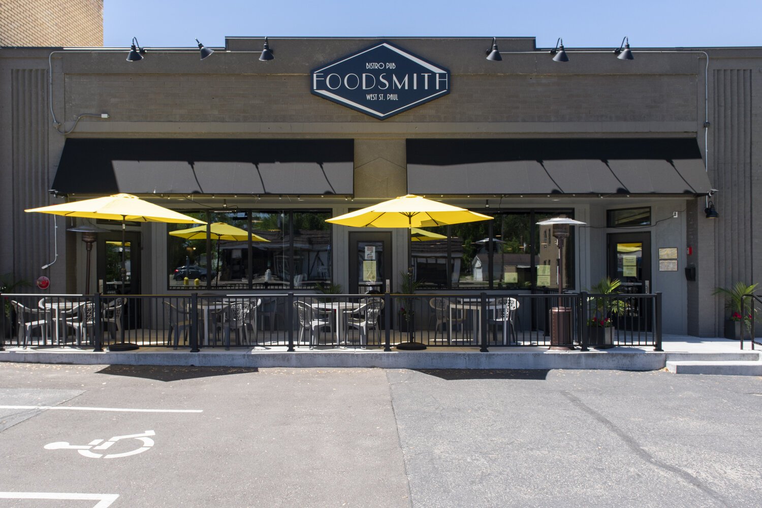 FoodSmith Bistro-Pub — Where Modern American Cuisine Meets Innovative