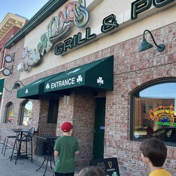 Shamrocks Grill and Pub — Where Lively Atmosphere Meets Hearty Dining